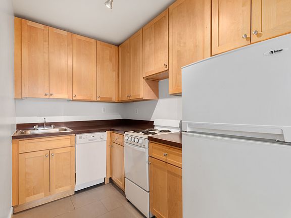 4th image of 451 E 83rd St APT 15D