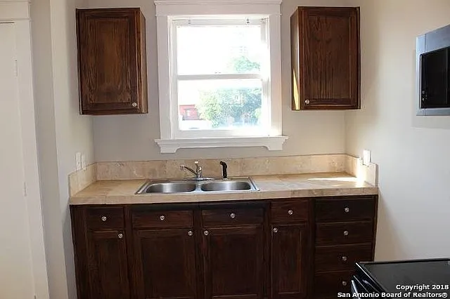 628 S Saint Marys St #200 — Photo 7