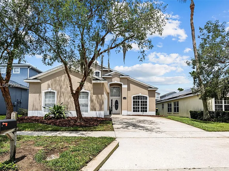 434 Castlemain Cir — Photo 44