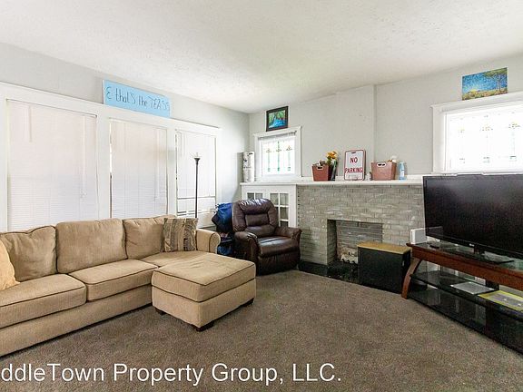 2nd image of 825 W Ashland Ave