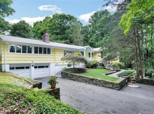 26 Haviland Dr, Trumbull, CT 06611