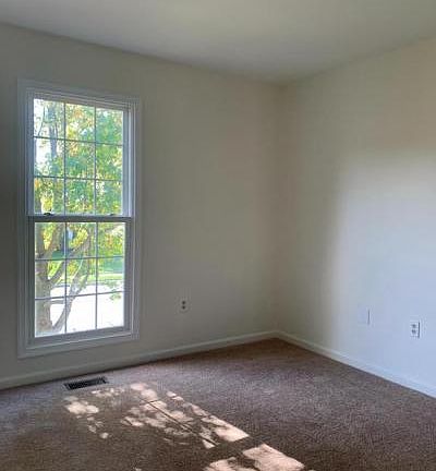 5th image of 208 Silverstone Dr