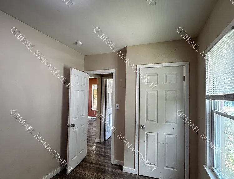 1202 Vermilya Ave — Photo 7