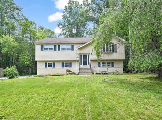 3 Evergreen Rd, Hewitt, NJ 07421
