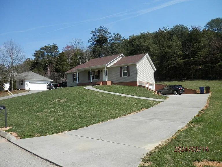 1023 Bartlett Dr — Photo 1
