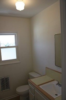 4th image of 1317 1/2 N Avenue 56