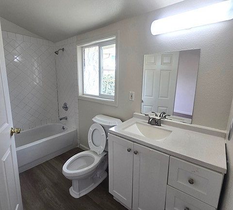 5th image of 918-920 46th St