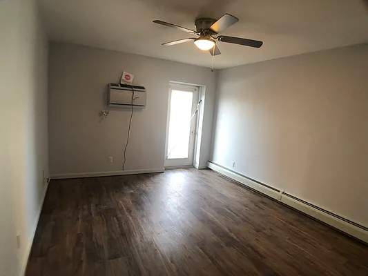 Rented by Metropolis International Realty Inc. | media 1