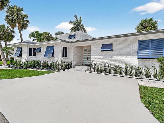 2nd image of 1102 N Golfview Road