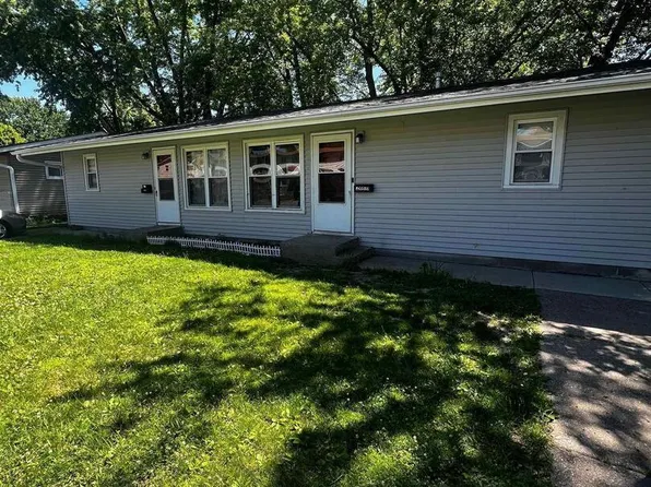 2601 Magnolia Dr, Bettendorf, IA 52722