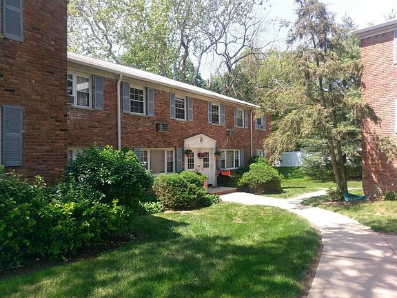 3rd image of 39 Wedgewood Dr