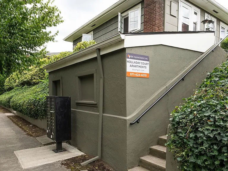 2310 NE Weidler St — Photo 19