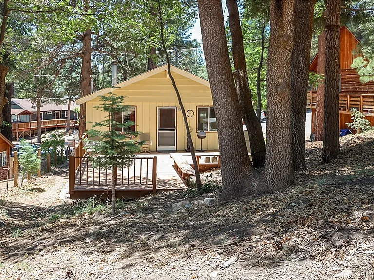 921 Menlo Dr — Photo 13