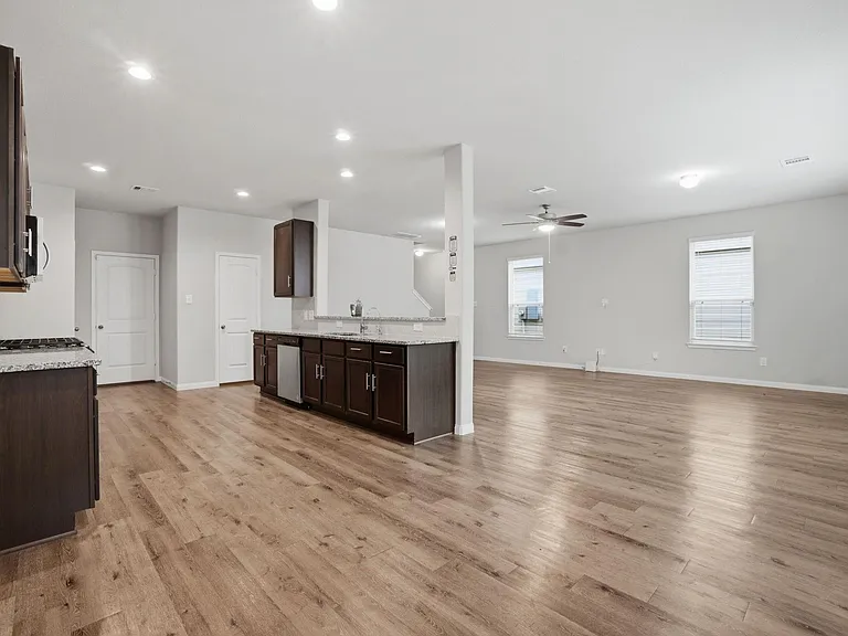 22210 Great Royal Ln — Photo 10