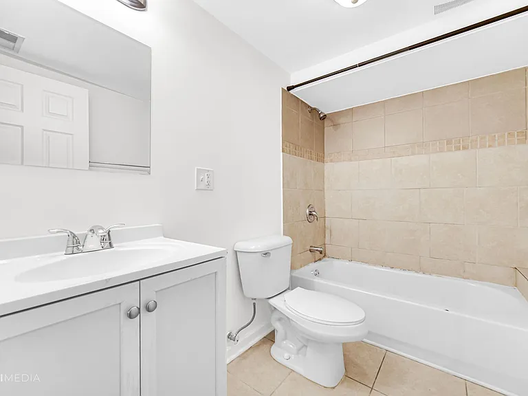 1524 N Western Ave — Photo 16