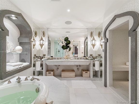 4th image of 900 Biscayne Blvd #Penthouse 6107