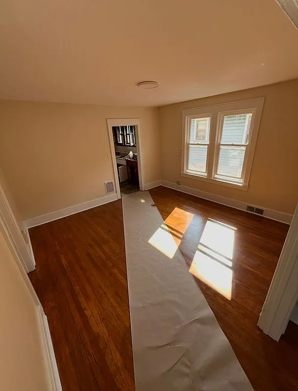 3 bed, 1.0 bath, 1146 sqft, $1,500 — Photo 3