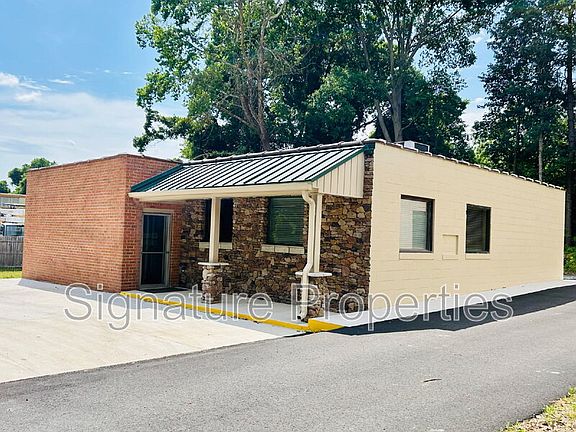 2nd image of 1821 Seymour Dr