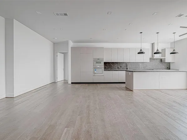 1711 Allen Pkwy #1703, Houston, TX 77019