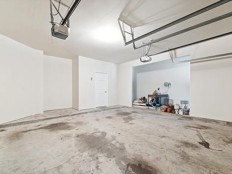 30507 Russell Point Dr — Photo 32