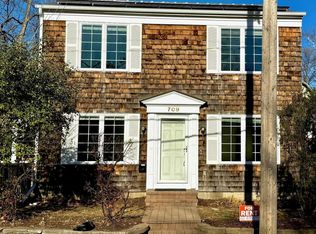 709 Wayzata Blvd E, Wayzata, MN 55391