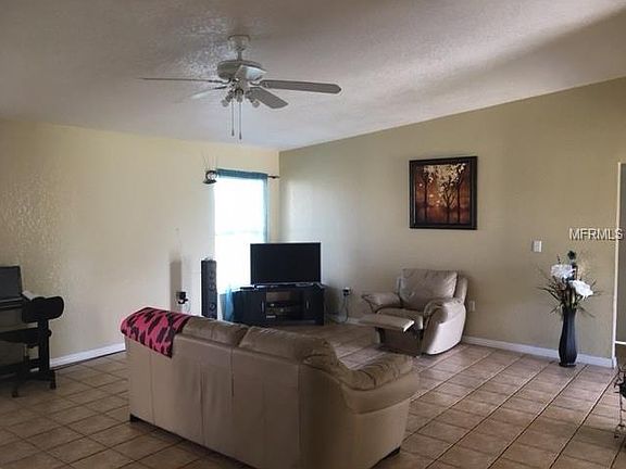4th image of 601 Fresno Ct