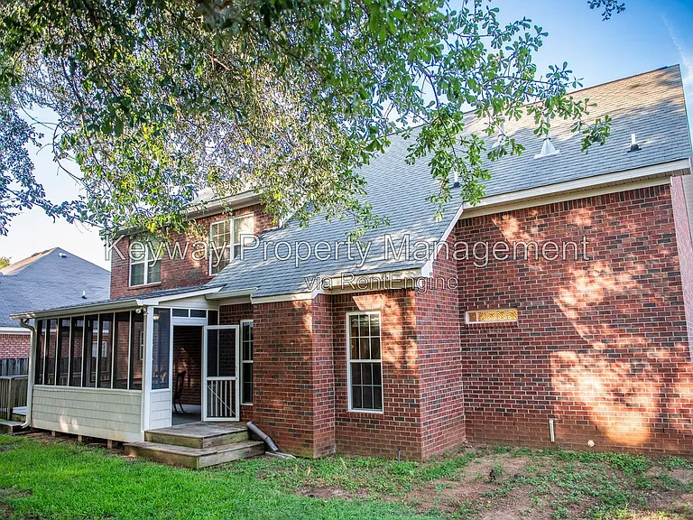 242 Stonington Dr — Photo 32