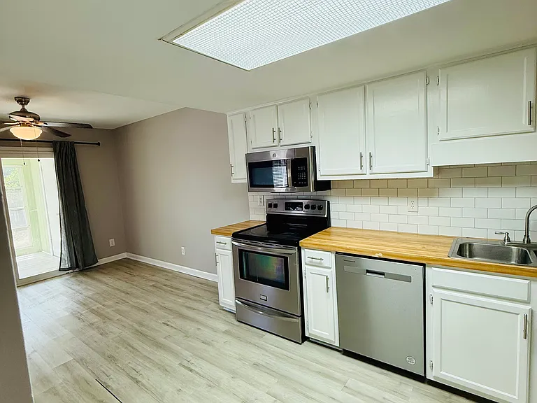1471 Turkey Ridge Rd #B — Photo 7