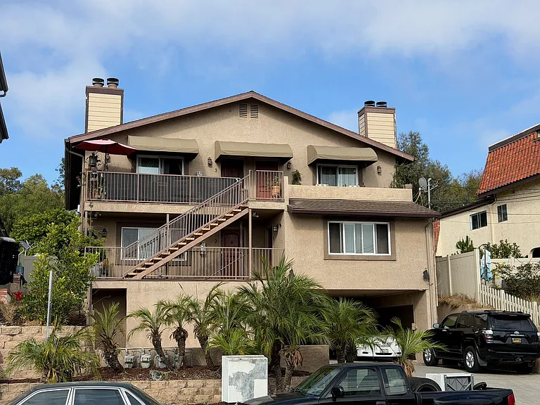2623 Calle Del Comercio — Photo 10