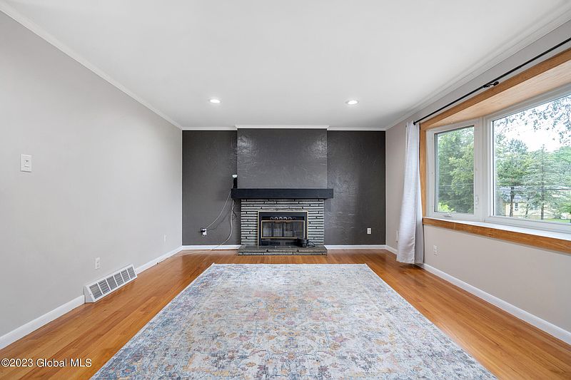 4th image of 741 Sacandaga Road