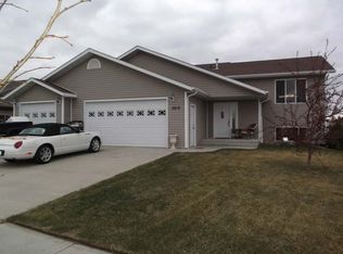 2818 Buckskin Rd, Mandan, ND 58554