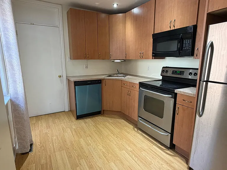 35 Livingstone Ave #1 — Photo 3
