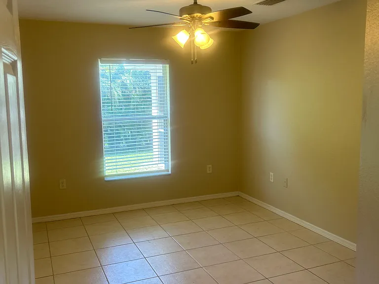 Guest bedroom 1, has large closet not shown