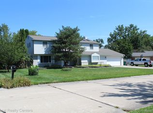 29352 Medburn Ct, Farmington Hills, MI 48336