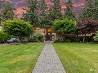 1021 Paradise Ln, Fircrest, WA 98466