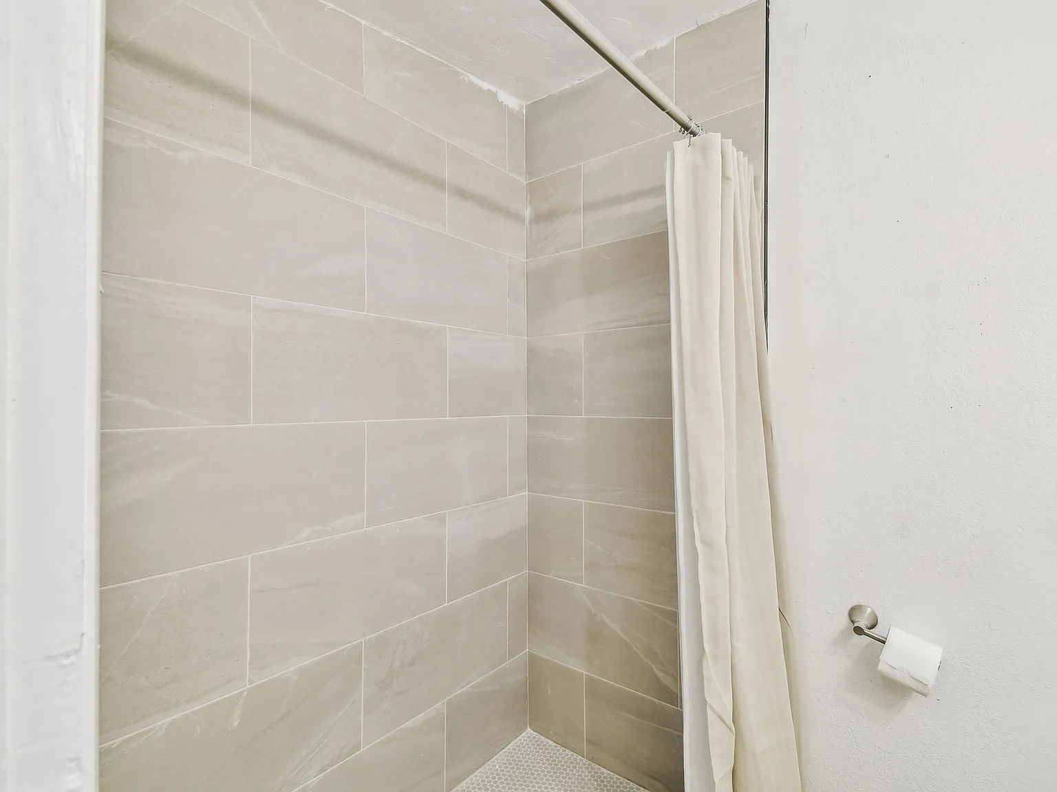 4 bed, 1300 sqft, $750 — Photo 2