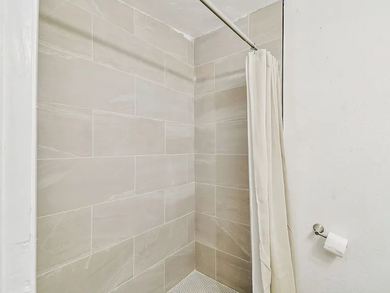 10103 N Lantana Ave — Photo 2