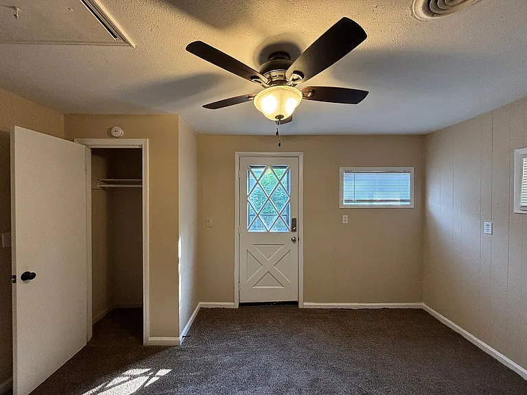 6900 Cloverdale Dr — Photo 13