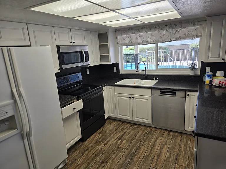 4301 E Hearn Rd — Photo 12