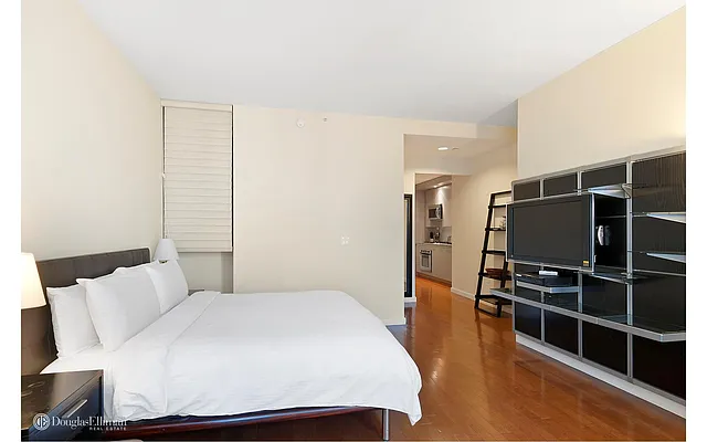 Rented by Douglas Elliman | media 32