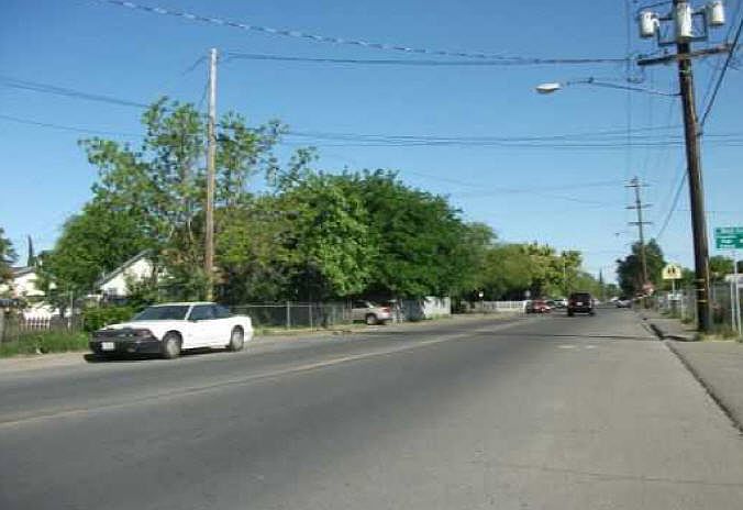 2nd image of 219 N Oro Ave