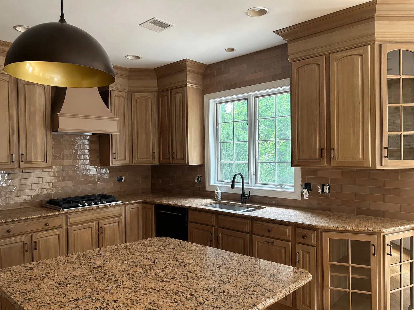 5 bed, 3754 sqft, $4,700 — Photo 3