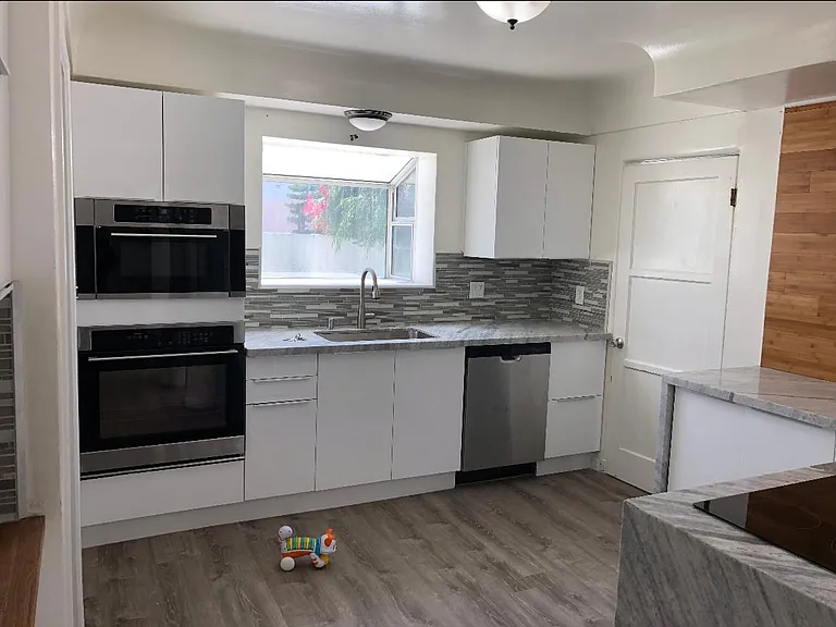 8200 Maitland Ave — Photo 3