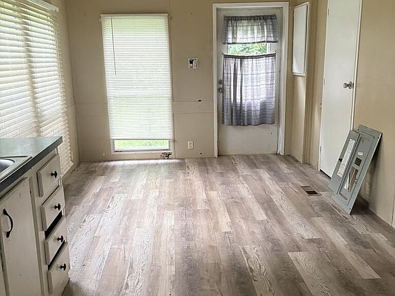 4th image of 119 Ridge Crest Dr