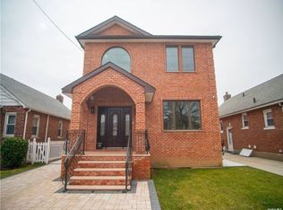 17036 Pidgeon Meadow Rd, Fresh Meadows, NY 11365