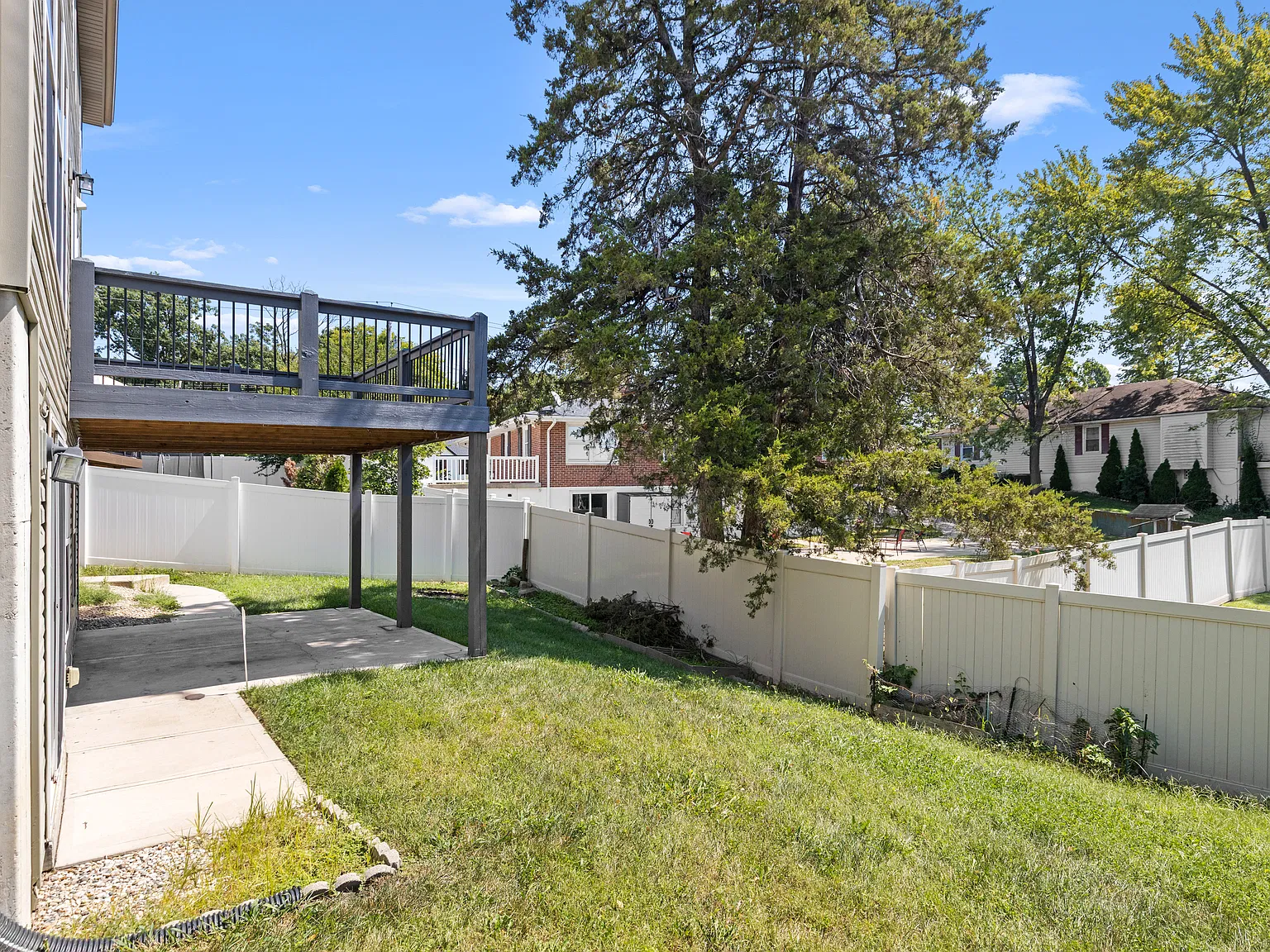 5 bed, 3200 sqft, $3,449 — Photo 4