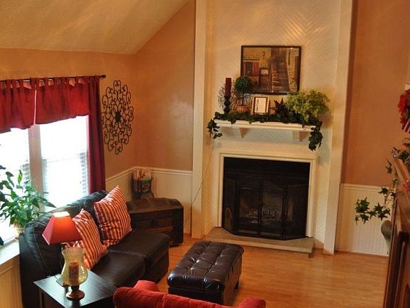Living Room pic 2