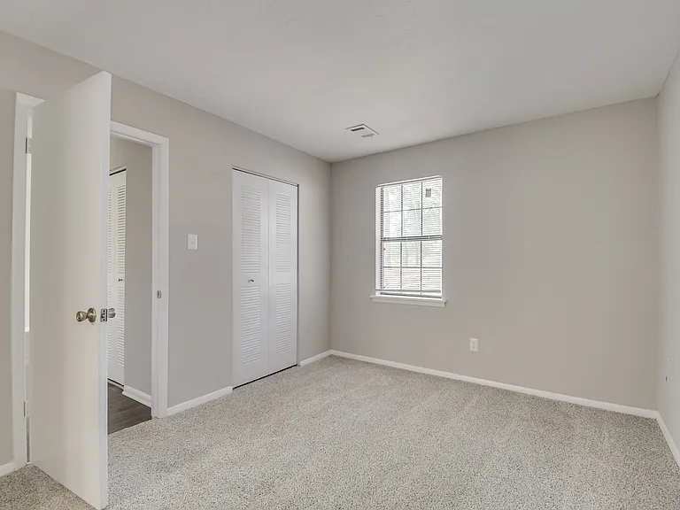 Hunters Run Apartments — Photo 19