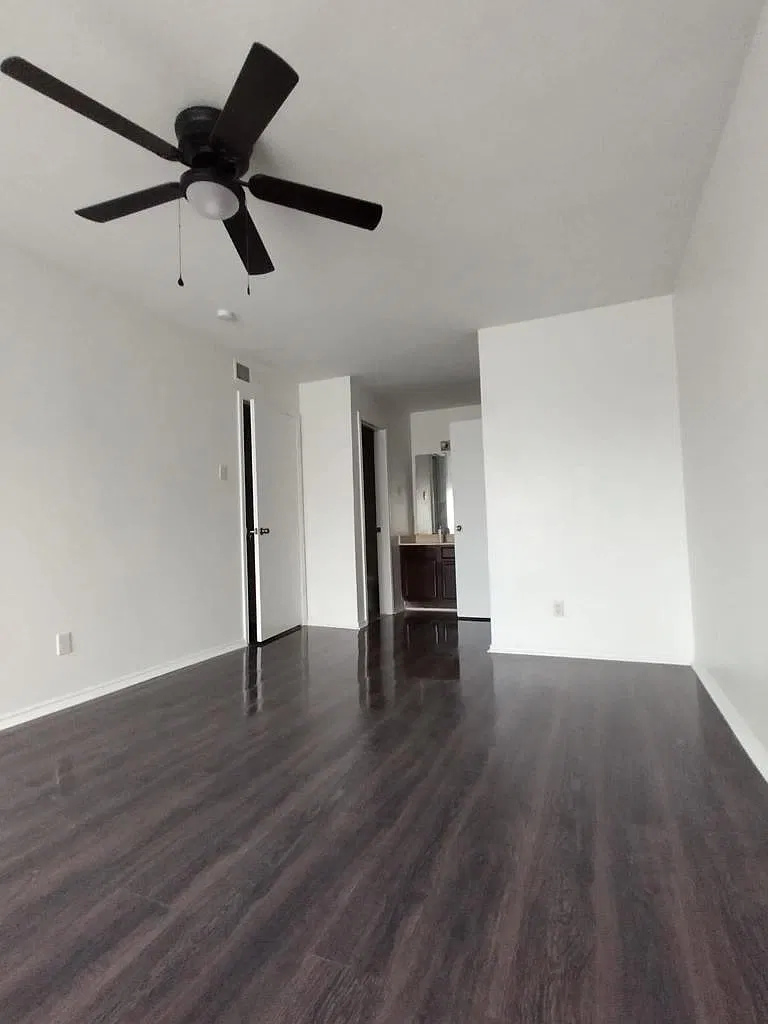 2 bed, 950 sqft, $1,395 — Photo 1