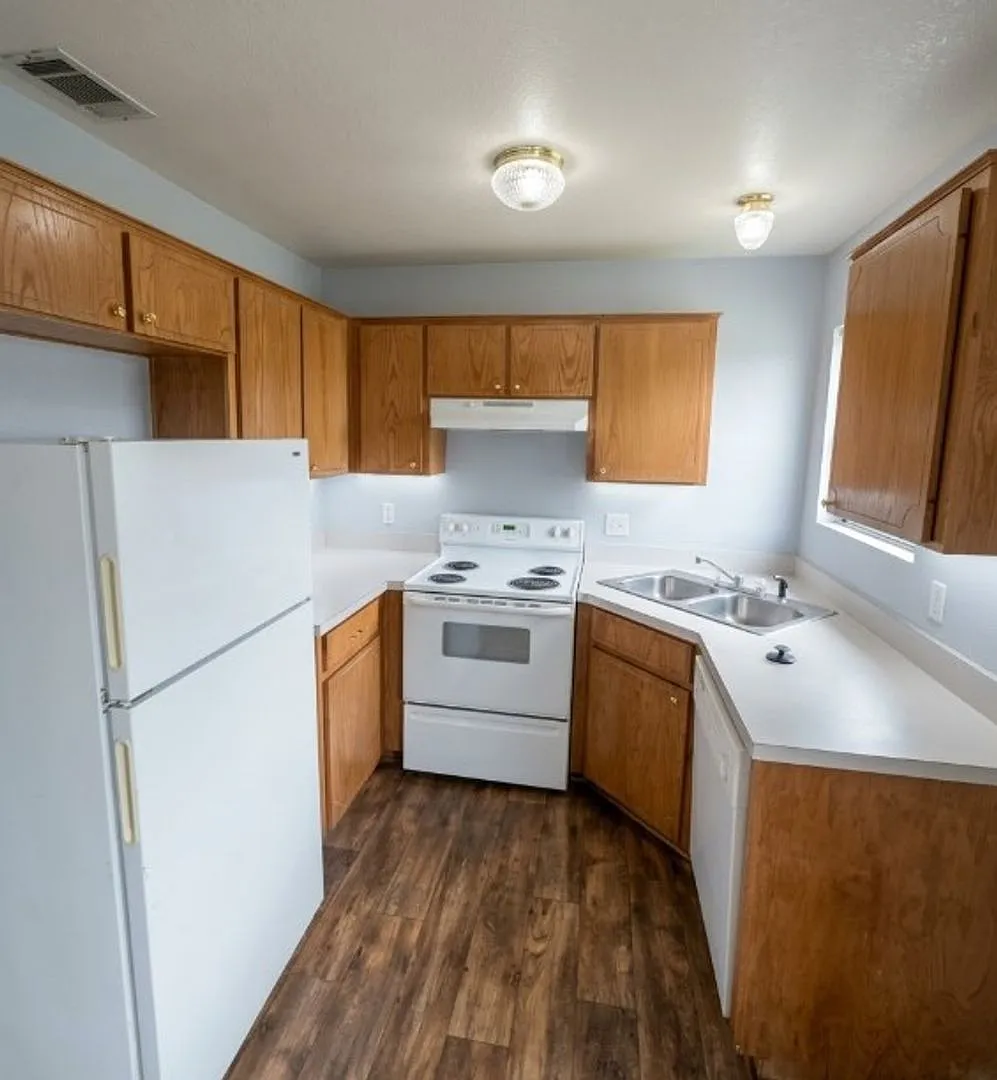 Building Photo - 1105 Leslie Cir #C